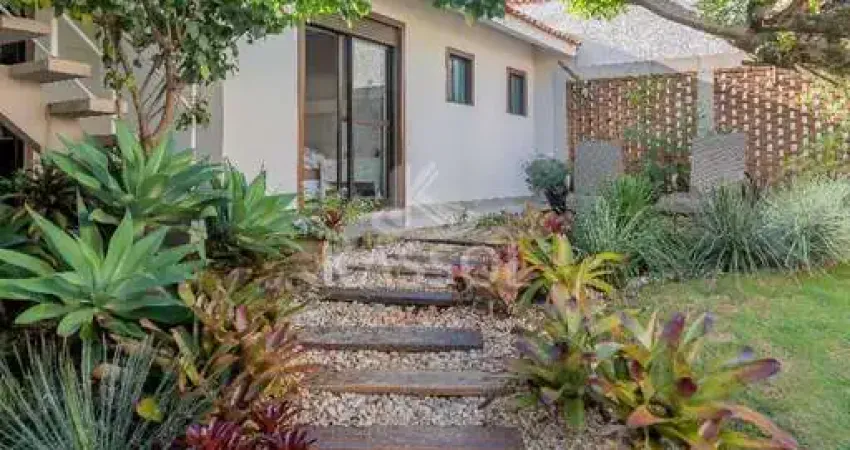 Casa alto padrão no Jardim Nova York - 4 suítes  Amplo jardim com pergolado churrasqueira americaica
