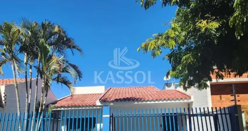 casa com 03 dormitórios e piscina - Canada- Cascavel, 02 vagas, sobra terreno