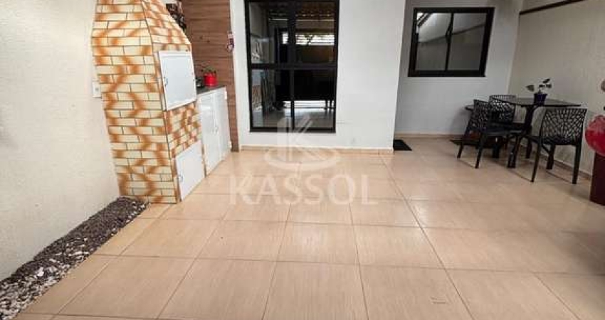 Casa à venda, ESMERALDA, CASCAVEL - PR 02 quartos, sala, cozinha planejada.