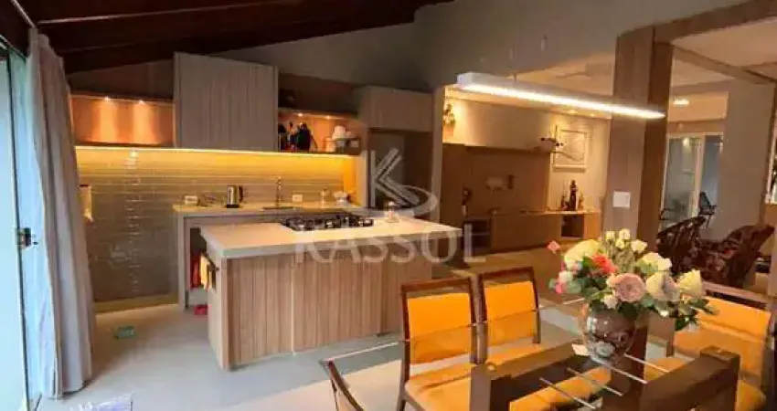 Sobrado com 3 quartos e  2 vagas em condomínio fechado no bairro cancelli