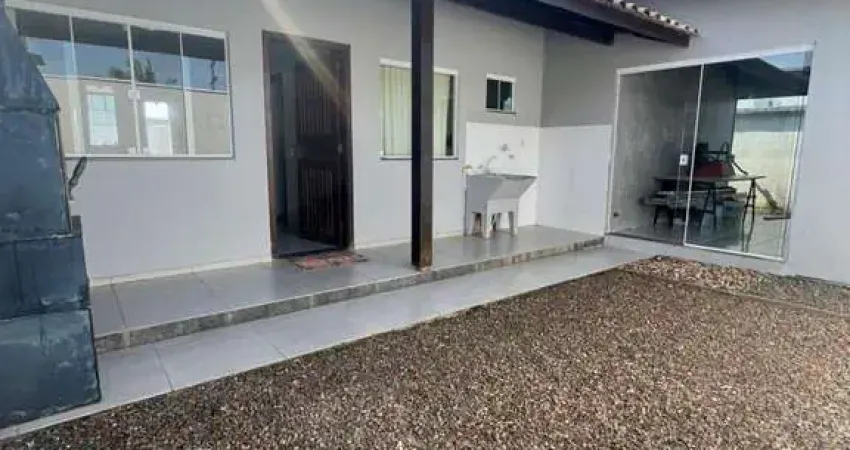 Linda casa sozinha no terreno á venda com amplo espaços - 1 suíte + 2 dormitórios - balneário piçarras/itacolomi