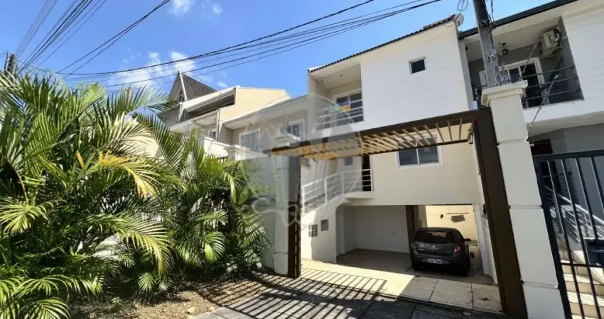Sobrado com 3 quartos  à venda, 165.60 m2 por R$1098000.00  - Barreirinha - Curitiba/PR