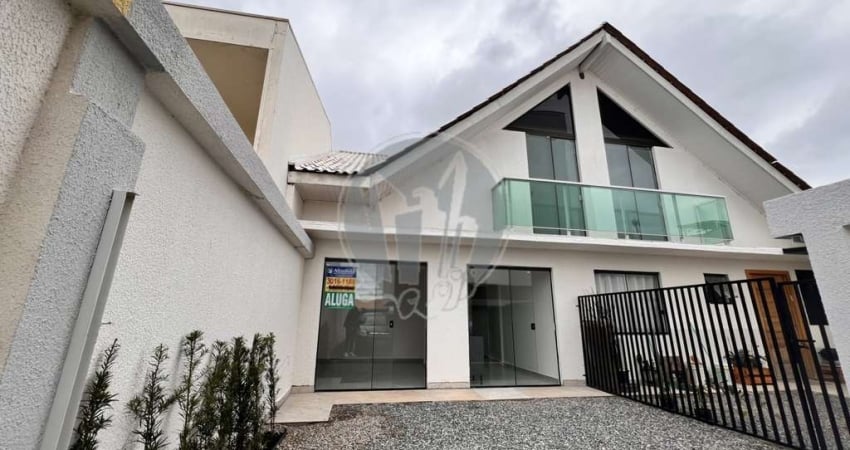 Sobrado com 3 quartos  para alugar, 180.00 m2 por R$2900.00  - Pinheirinho - Curitiba/PR