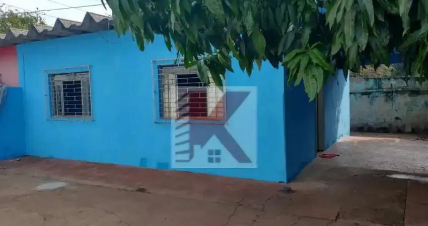 EXCELENTE CASA DE FUNDOS, QUINTAL PRÓXIMO AO CENTRO DE LONDRINA