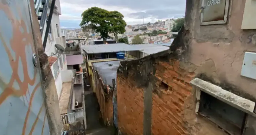 Lote com fase de construção no bairro nossa senhora aparecida!