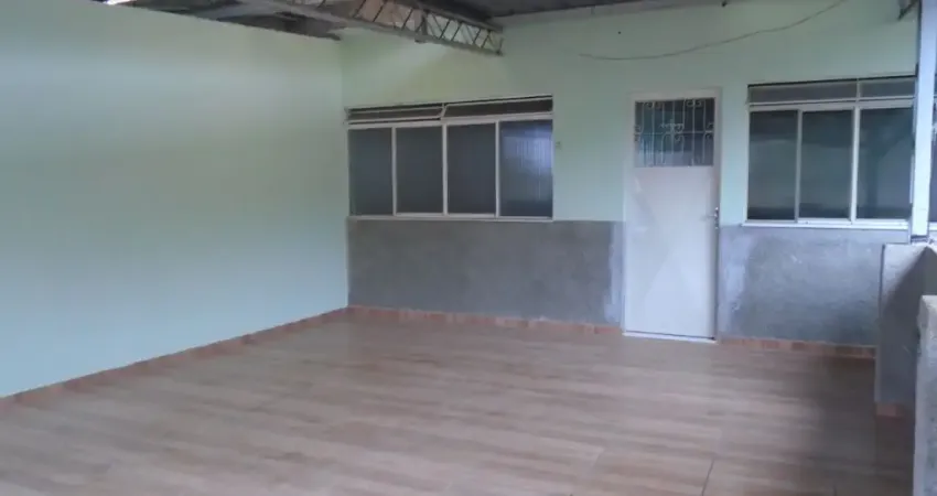 Casa com 2 quartos para alugar na Rua Antônio de Paula Mendes, Bandeirantes, Juiz de Fora