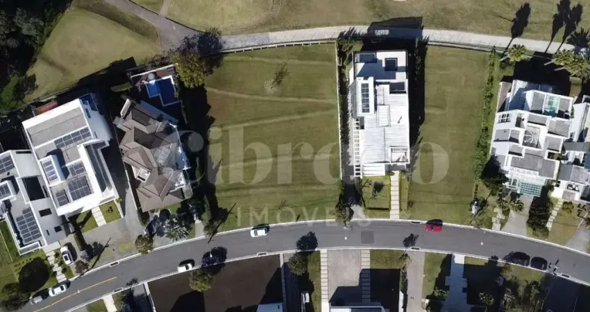 Terreno no Alphaville, com 704,36m² - Condomínio Alphaville Graciosa