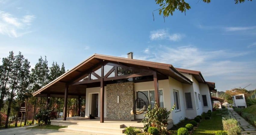 Casa de 554,00m² com 4 suítes em Quatro Barras - Condomínio Pousada Quatro Barras