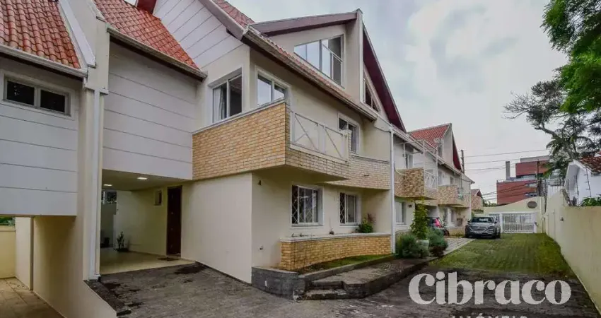 Sobrado com 3 quartos sendo 1 suítes no centro cívico - próx. shopping muller.