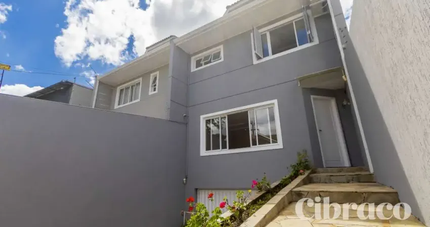 Sobrado triplex à venda no bacacheri, 3 quartos, suíte com banheira, amplo jardim e 4 vagas - 282m2