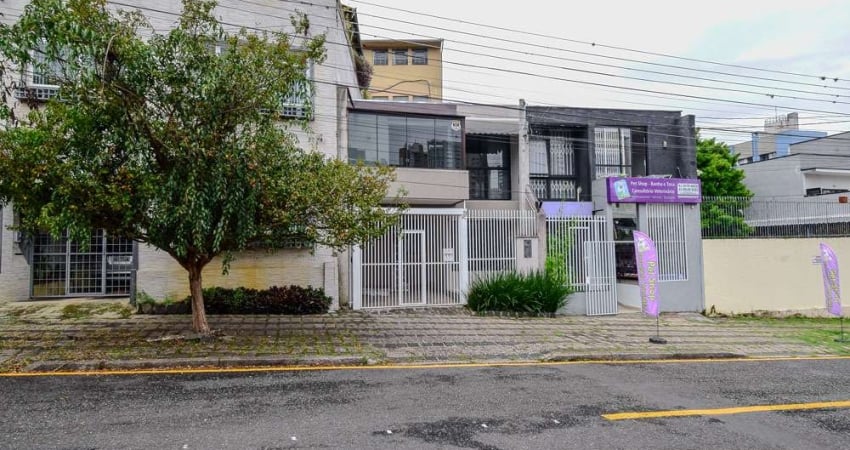 Casa com 3 quartos para alugar na Rua Silveira Peixoto, 702, Água Verde, Curitiba