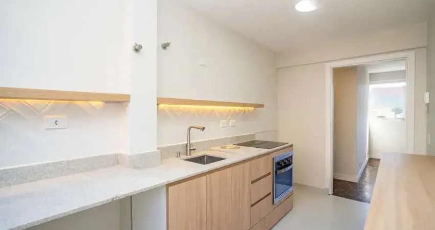 Apartamento com 2 quartos, totalmente reformado, à venda no Centro