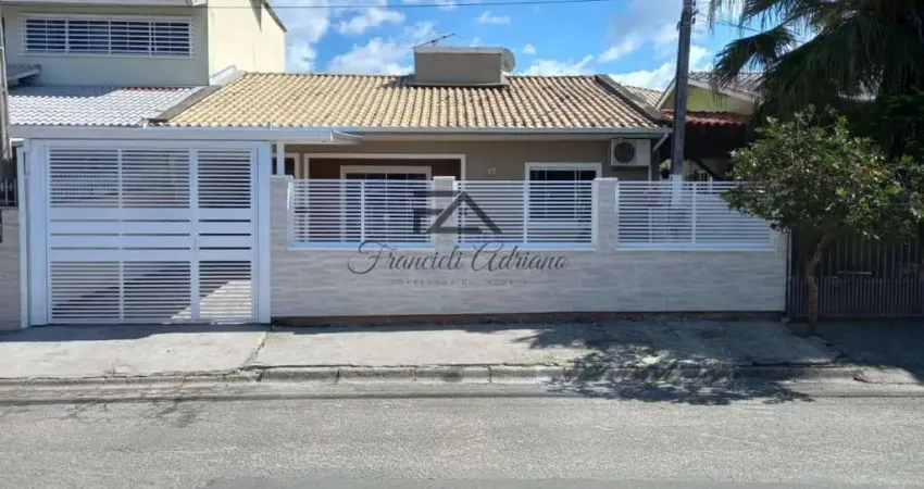 Casa Unifamiliar a venda no bairro em Madri Palhoça /SC