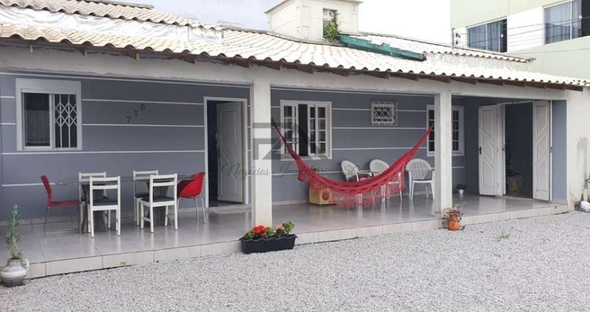Casa a venda no bairro Barra do Aririu em Palhoça/SC