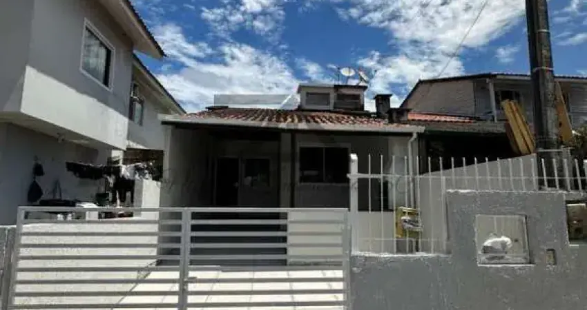 Sobrado para Venda em Palhoça / SC no bairro Bela Vista
