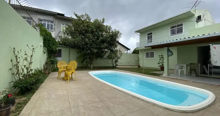 Casa Ampla no Bairro Ipiranga a venda, na cidade de São José / SC
