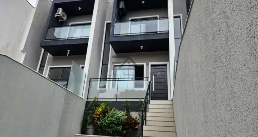 Sobrado para Venda em São José / SC no bairro Potecas