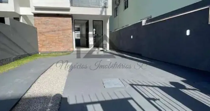 Sobrado para Venda em São José, Areias, 3 dormitórios, 1 suíte, 1 banheiro, 2 vagas