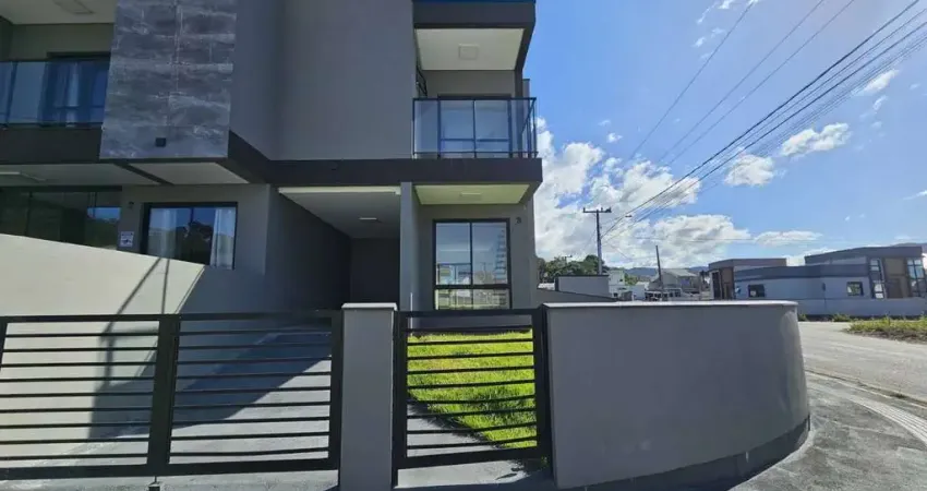 Sobrado á venda 02 dormitórios no bela vista, na cidade de palhoça sc