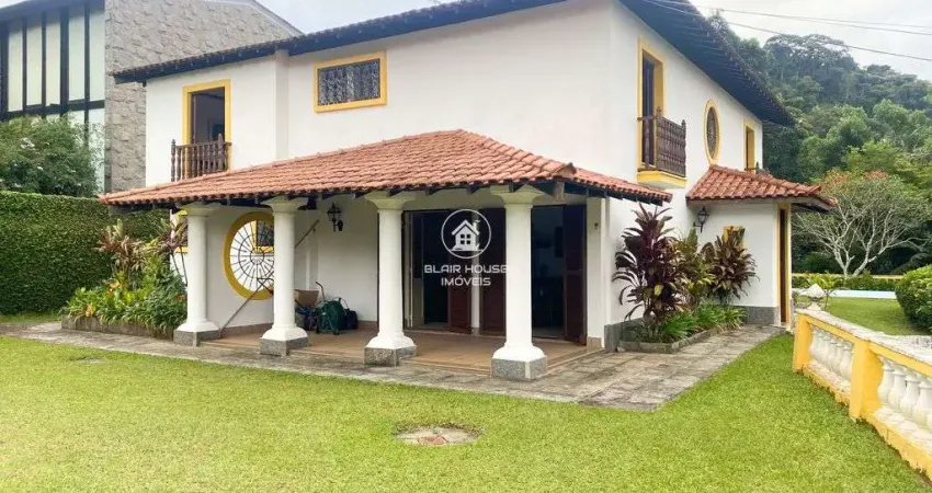 Casa estilo colonial com 4 quartos, 750m2, à venda por R$950.000,00- Teresópolis