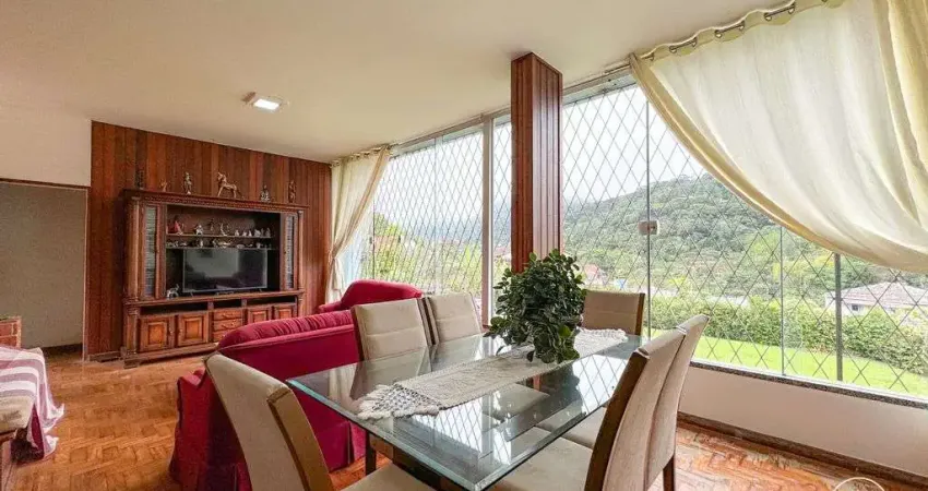 Casa com 4 quartos, 161m2 à venda por R$1.200.000, Carlos Guinle - Teresópolis