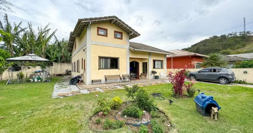 Casa em condomínio com 6 quartos, 180m2 à venda por R$750.000,00 em Teresópolis