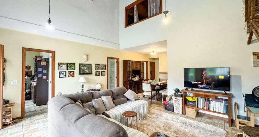 Casa em condomínio com 6 quartos, 180m2 à venda por R$750.000,00 em Teresópolis