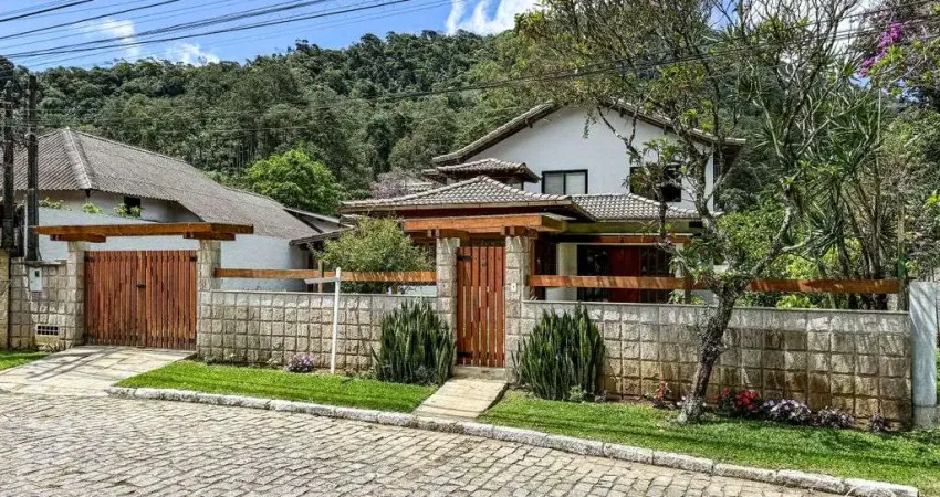 Casa em condomínio com 4 suítes, 390m2 à venda por r$2.100.000 - teresópolis