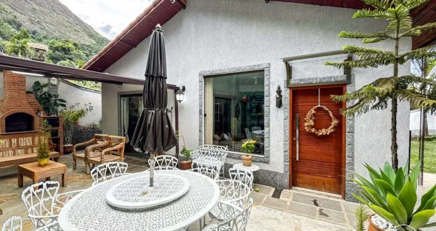 Casa com 4 quartos, 210m2 à venda por R$1.290.000,00 - Iúcas, Teresópolis