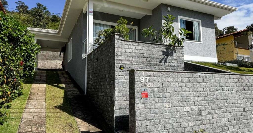 Casa com 3 quartos, 102m2 à venda por R$630.000 - Albuquerque, Teresópolis