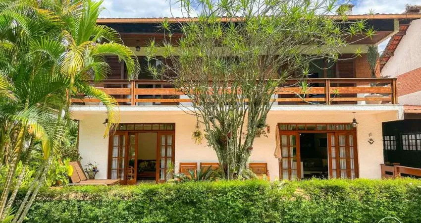 Casa em condomínio com 4 quartos, 250m2 para venda por R$1.700.000 - Teresópolis