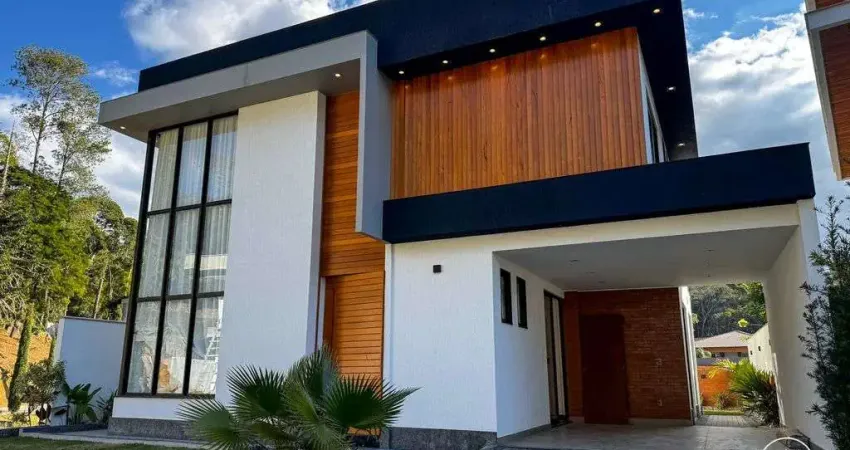 Casa à Venda com 4 quartos, 200m2, na Posse, em Teresópolis