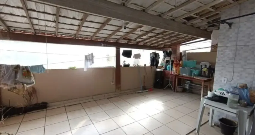 Casa de 3 quartos em condomínio próximo ao West Shopping; Casa na Estrada da Posse