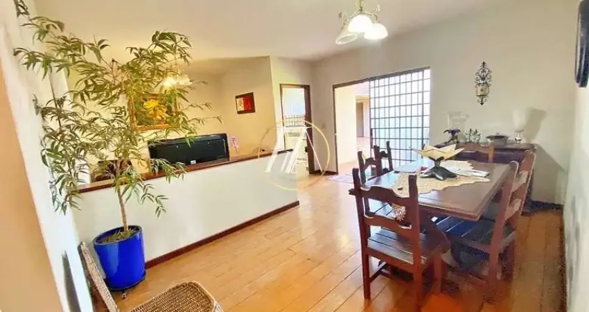 Casa à venda com 3 quartos, suíte e 190m² no Centro de Cambé/PR – 664m² de terreno