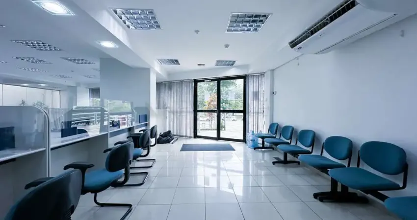 Loja comercial com 2 pavimentos com área de 286,75m² no Espinheiro