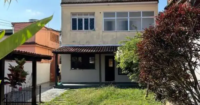 Casa para Venda em Niterói, ENGENHOCA, 5 dormitórios, 3 banheiros, 2 vagas