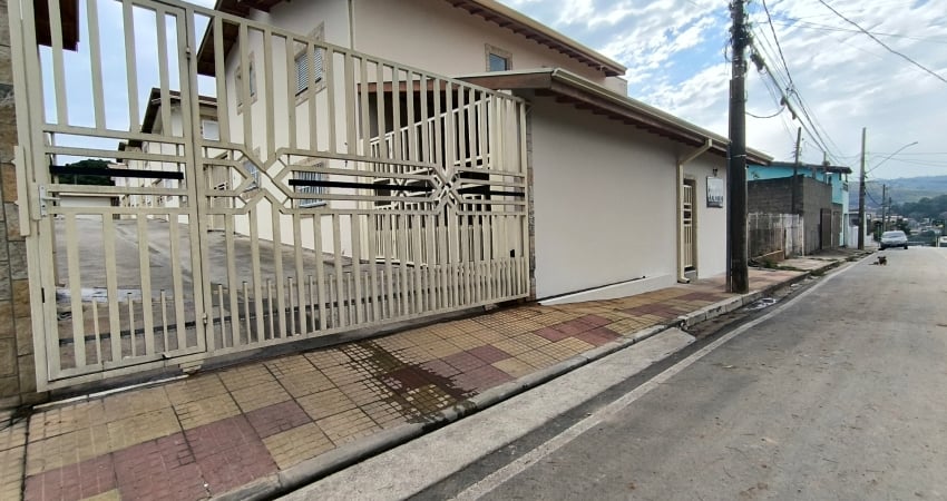 Alugo casa em condomínio fechado em São Roque, bairro São Rafael 
