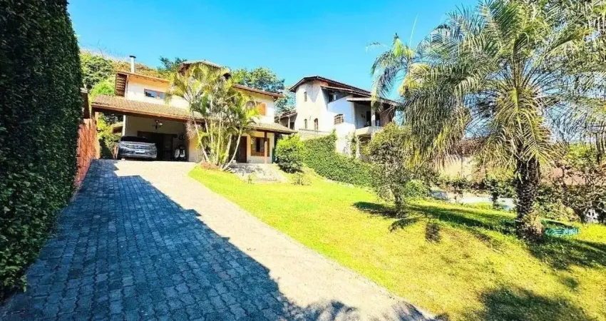 Casa confortavel em um terreno de 560 metros  condominio granja carneiro viana