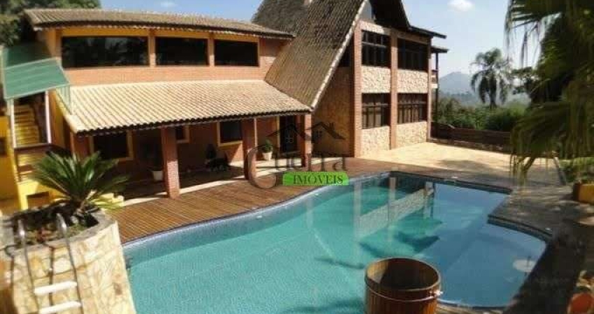 Linda Casa em condomínio