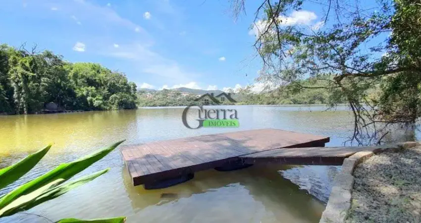IMÓVEL ALTO PADRÃO, PÉ NA ÁGUA.