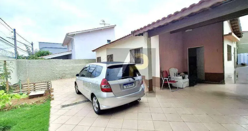 Casa térrea de esquina a venda com 2 quartos e amplo quintal na Vila Industrial - Mogi das Cruzes/SP