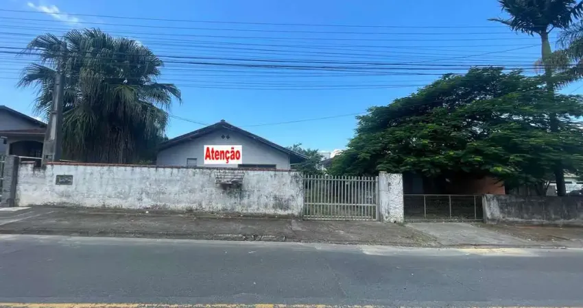 Casa à venda na Rua Salgado Filho, 05, Saguaçu, Joinville