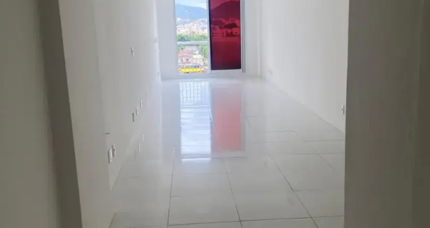 Sala comercial com 1 sala para alugar na Estrada dos Bandeirantes, 470, Taquara, Rio de Janeiro