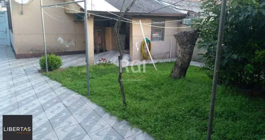 Casa com 3 quartos à venda na Rua Toroquá, 388, Passo da Areia, Porto Alegre