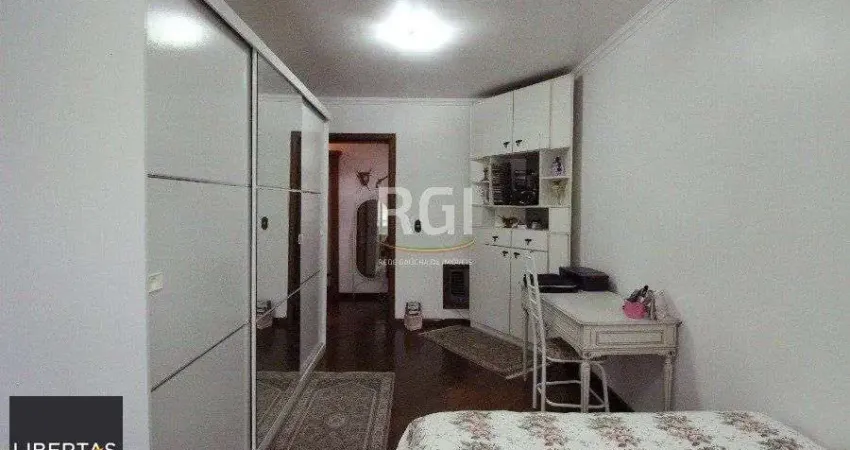 Casa para Venda - 280m², 3 dormitórios, 2 vagas - Petrópolis
