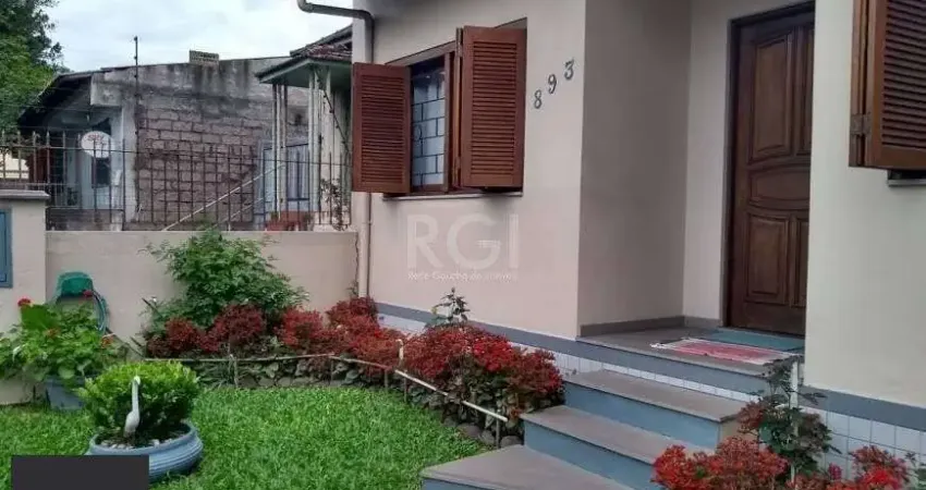 Casa para Venda - 230m², 4 dormitórios, sendo 1 suites, 2 vagas - Jardim Itu