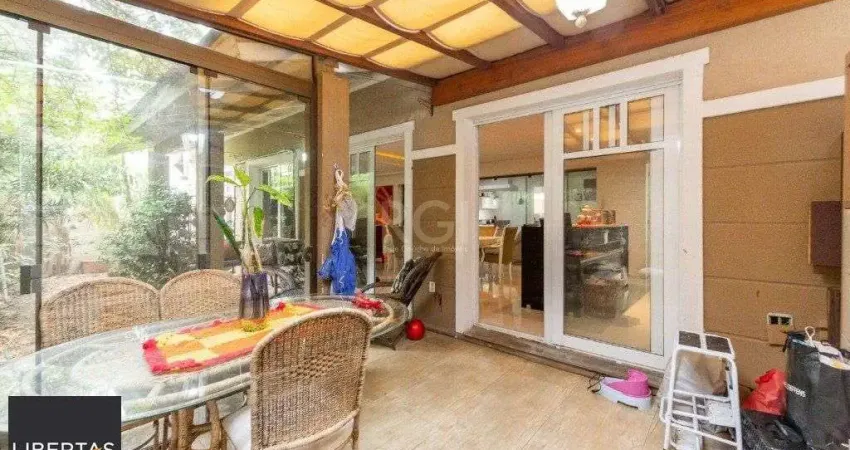 Casa em condomínio fechado com 4 quartos à venda na Rua Attílio Bilibio, 120, Jardim Carvalho, Porto Alegre