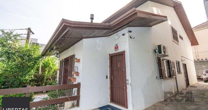 Sobrado no Moinhos de Vento de 4 dormitórios e 4 vagas