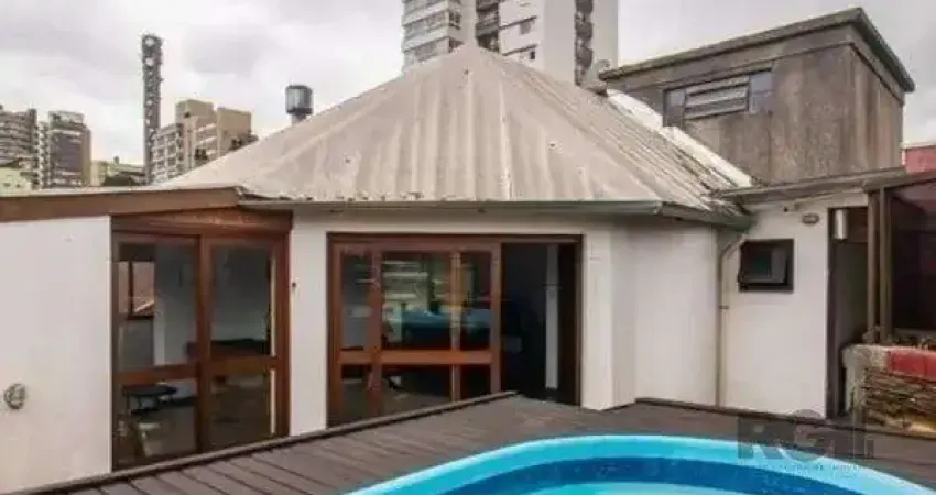Cobertura no bairro Petrópolis de 2 dormitórios 2 vagas e piscina