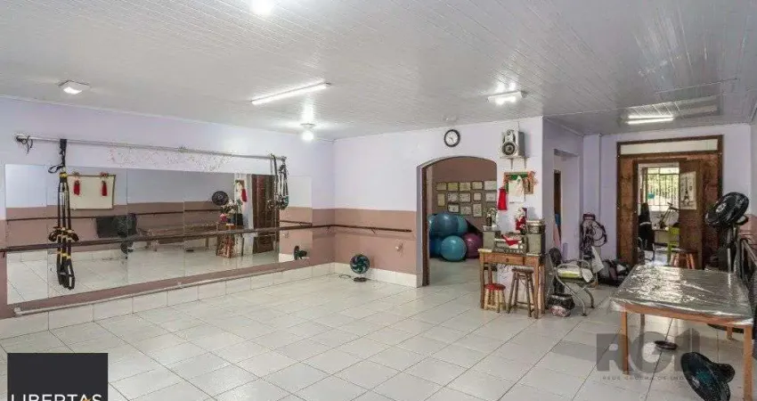 CASA COMERCIAL E RESIDENCIAL NO MIOLO DO BAIRRO SANTANA